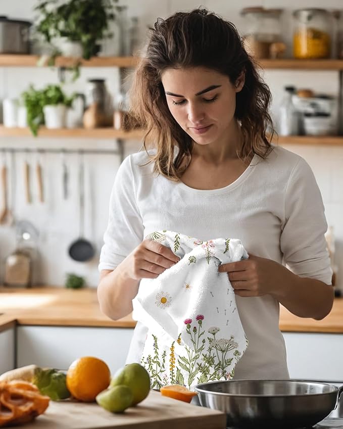 Microfiber Kitchen Towels - Set of 2 Dish Towels for Kitchen 18 x 26 Inch Home Decoration Grass Flower Cute Spring Hand Towels Soft & Absorbent Aesthetic Design