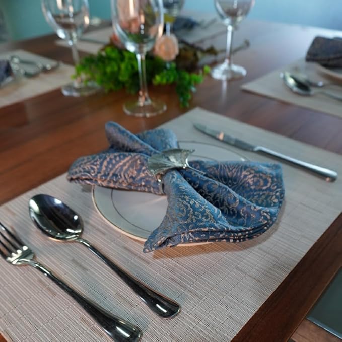 WAZAIGUR Placemats Set of 4 for Dining Table Heat-Resistant Washable Place Mats Woven Vinyl Kitchen Table Mats Easy to Clean,Cream