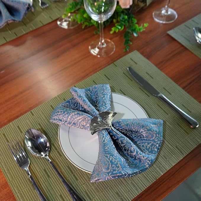 WAZAIGUR Placemats Set of 4 for Dining Table Heat-Resistant Washable Place Mats Woven Vinyl Kitchen Table Mats Easy to Clean,Green