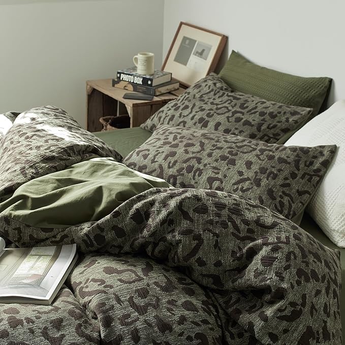 mixinni Leopard Duvet Cover Queen Size, Premium Yarn-Dyed Jacquard Cotton Duvet Cover with Green Leopard Print, Farmhouse Bedding Set with 2 Pillowcases Perfect for Him and Her-(Queen Size, Green)