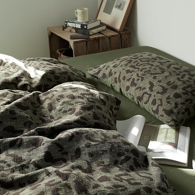 mixinni Leopard Duvet Cover Queen Size, Premium Yarn-Dyed Jacquard Cotton Duvet Cover with Green Leopard Print, Farmhouse Bedding Set with 2 Pillowcases Perfect for Him and Her-(Queen Size, Green)