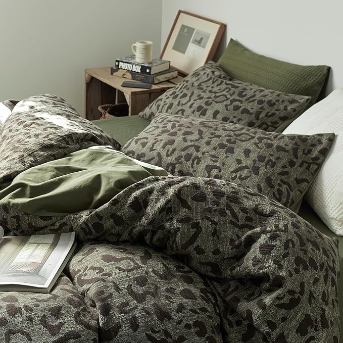 mixinni Leopard Duvet Cover Queen Size, Premium Yarn-Dyed Jacquard Cotton Duvet Cover with Green Leopard Print, Farmhouse Bedding Set with 2 Pillowcases Perfect for Him and Her-(Queen Size, Green)