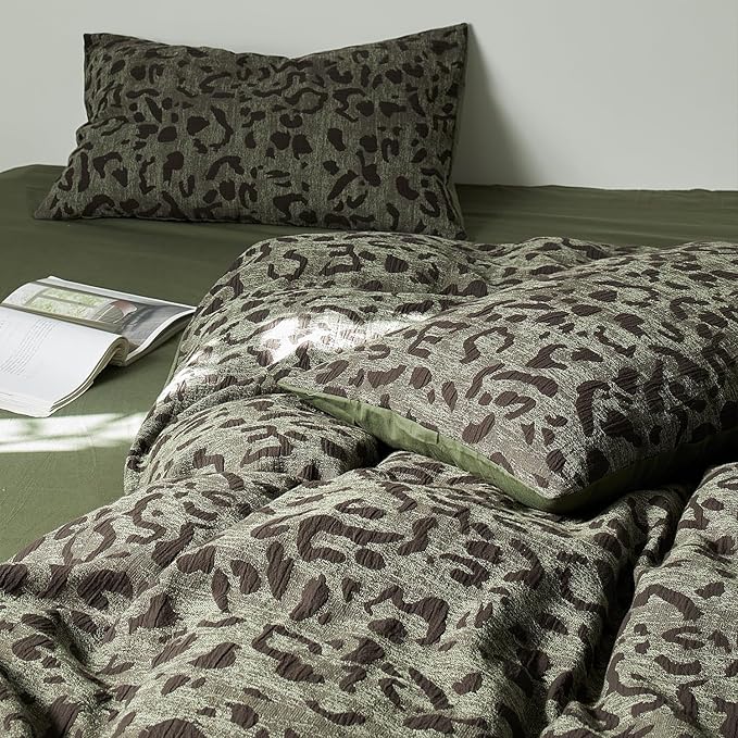 mixinni Leopard Duvet Cover Queen Size, Premium Yarn-Dyed Jacquard Cotton Duvet Cover with Green Leopard Print, Farmhouse Bedding Set with 2 Pillowcases Perfect for Him and Her-(Queen Size, Green)